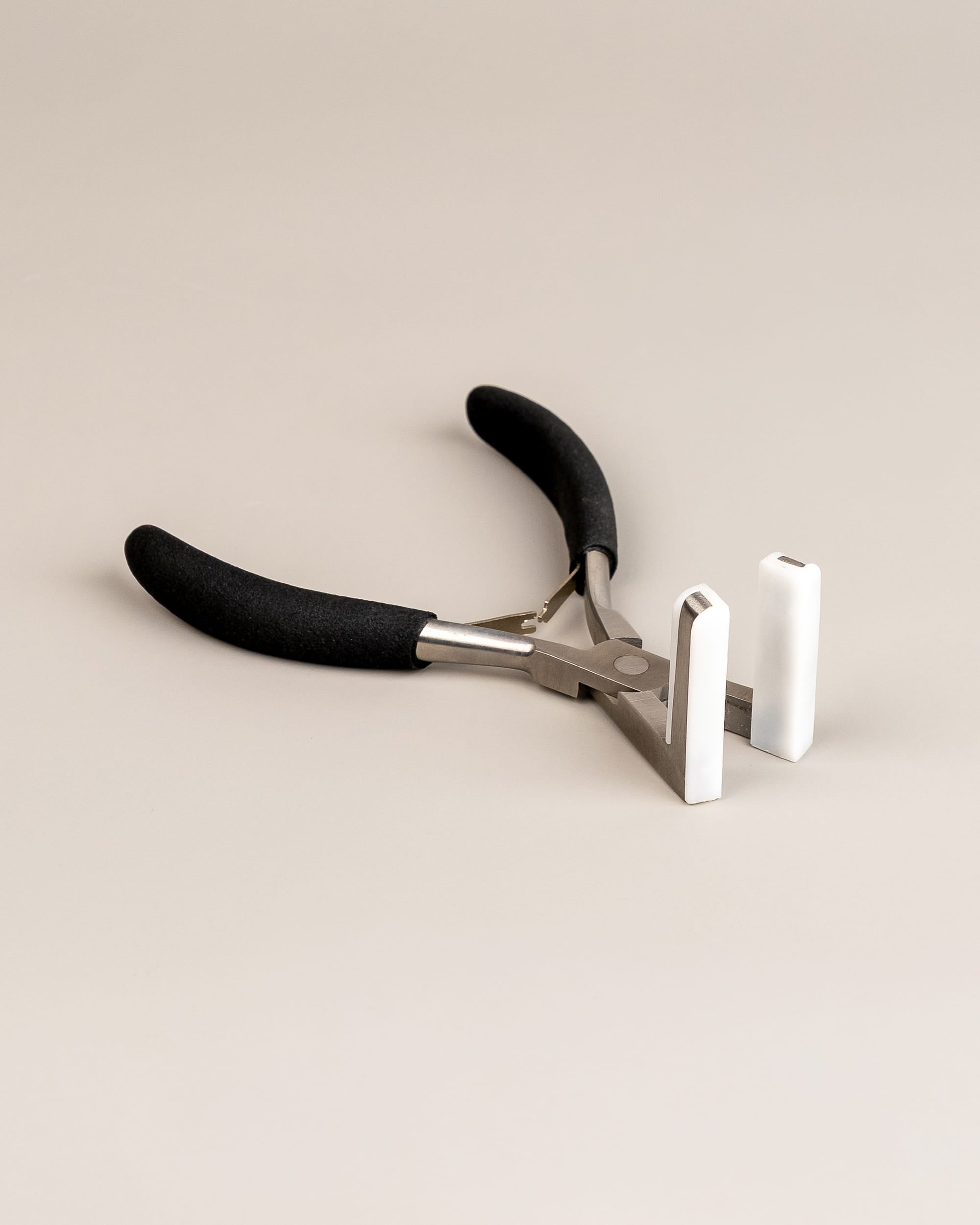 Tape-In Extension Pliers – Rubber Handle Grip, Stainless Steel Tool for Applying & Securing Tape-In Hair Extensions