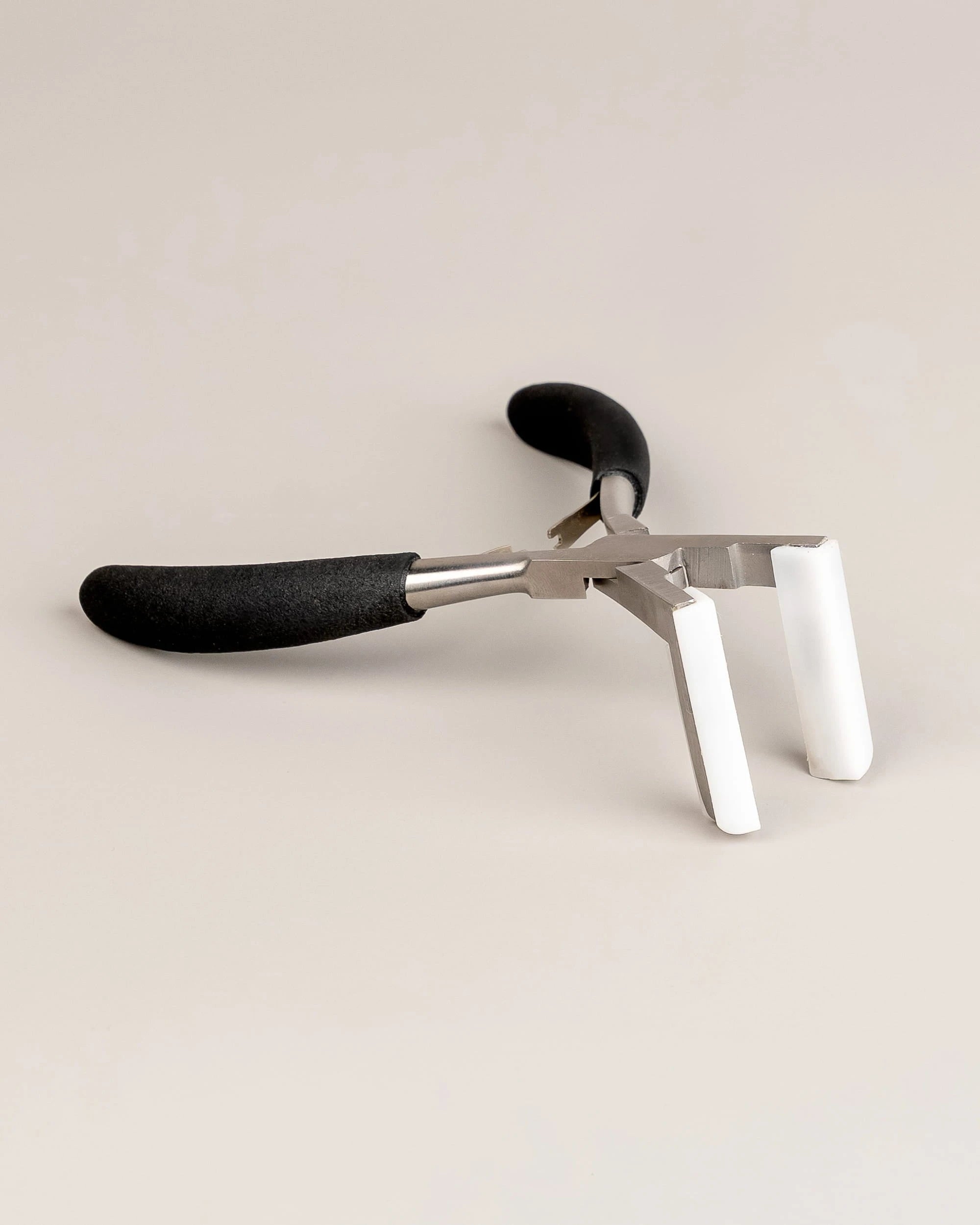Tape-In Extension Pliers – Rubber Handle Grip, Stainless Steel Tool for Applying & Securing Tape-In Hair Extensions