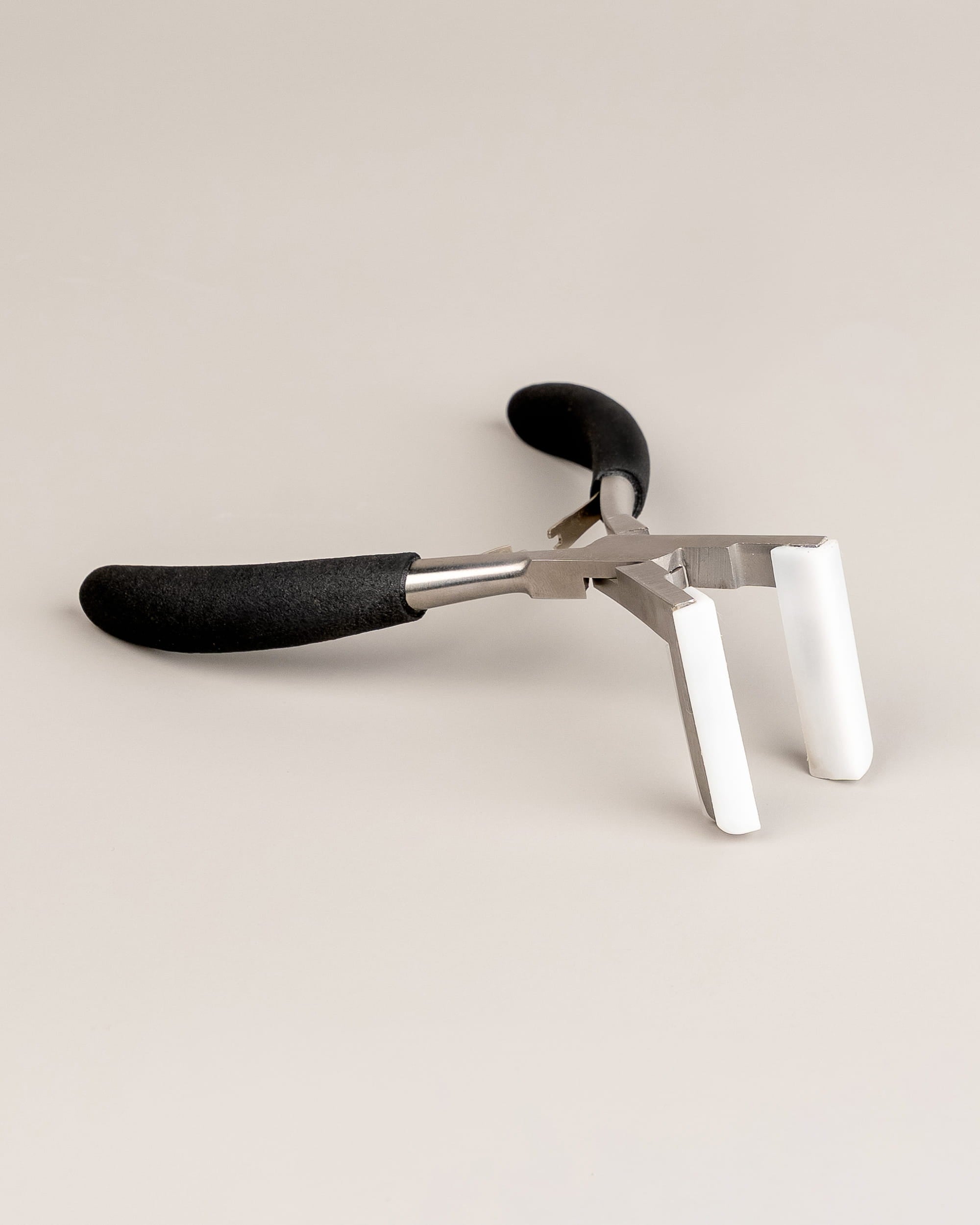 Tape-In Extension Pliers – Rubber Handle Grip, Stainless Steel Tool for Applying & Securing Tape-In Hair Extensions